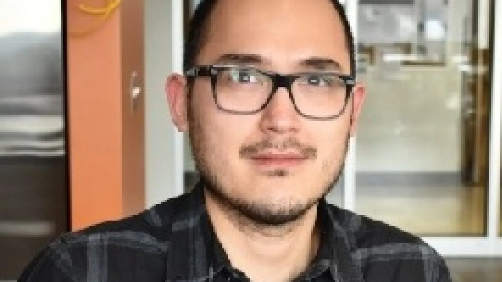 Dr. Josue Flores-Kim's headshot