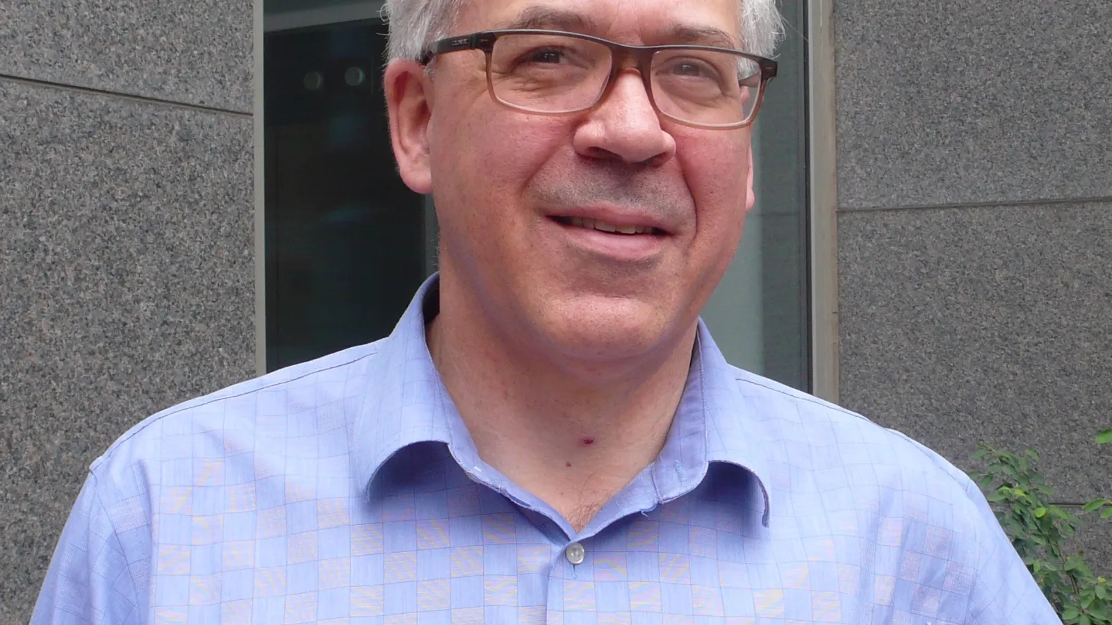 Head shot of Andrew Hinck