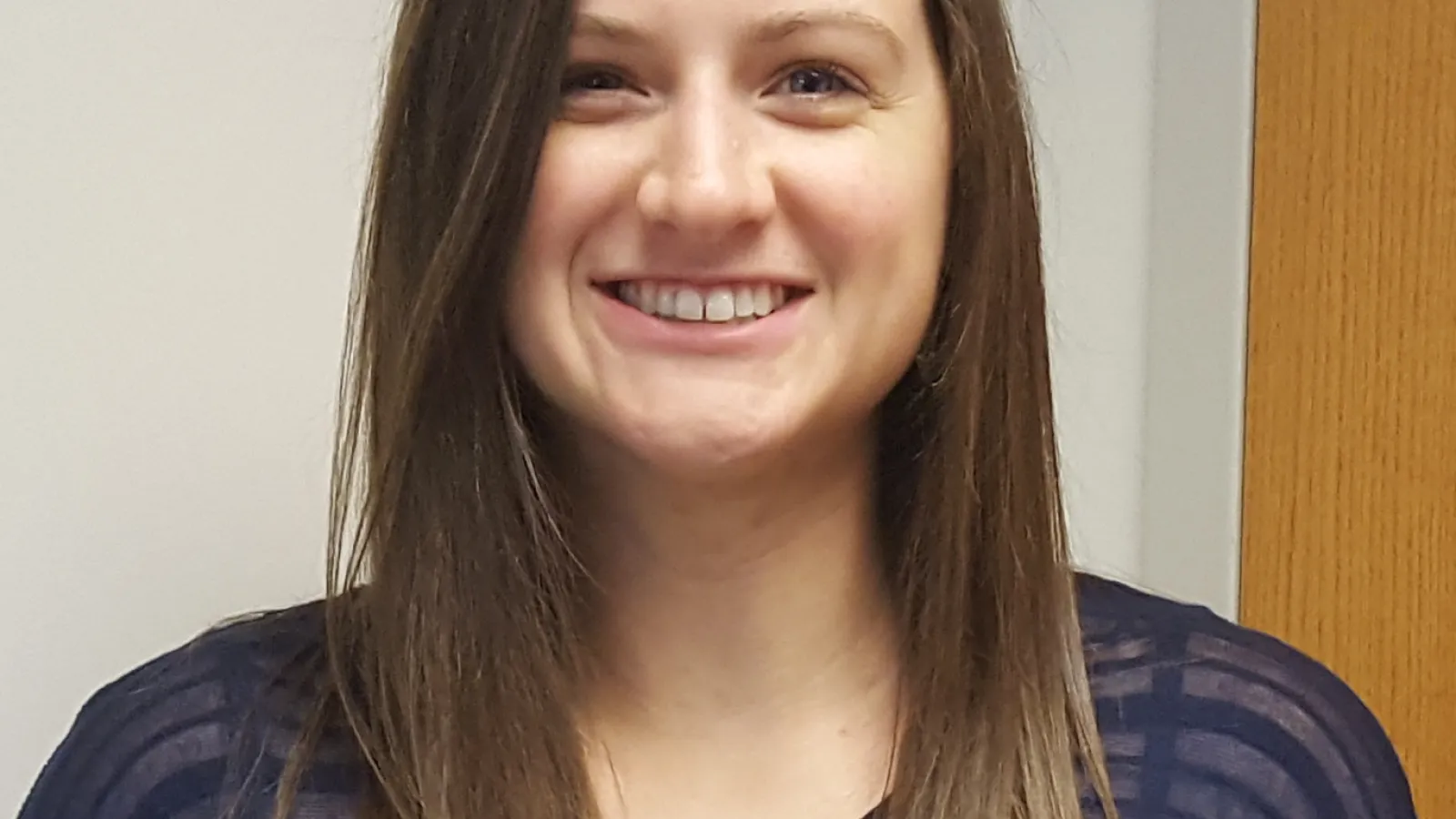 Laura Dzugan Headshot